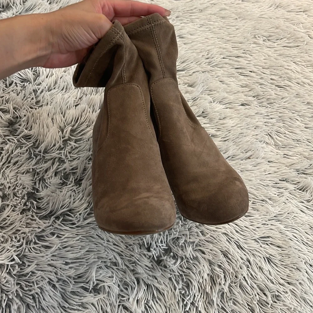 Steve Madden heeled booties. Size 7/12 - Picture 4 of 9